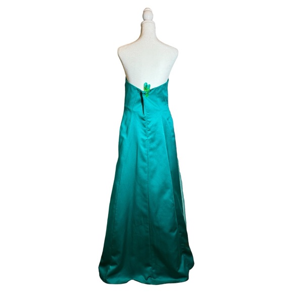 David’s Bridal Emerald Green Bridesmaid/Formal Dress.  Size 12. - Picture 7 of 11